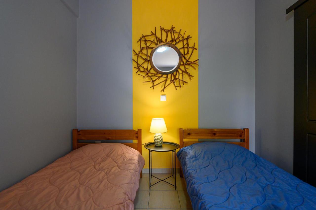 Rea Apartment II "1Minute From The Beach" Kalamáta Buitenkant foto